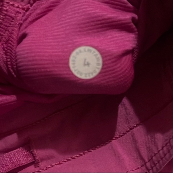 Lululemon Hotty Hot Short II Long 4" in Ripened Raspberry Sz 4 - Picture 7 of 7